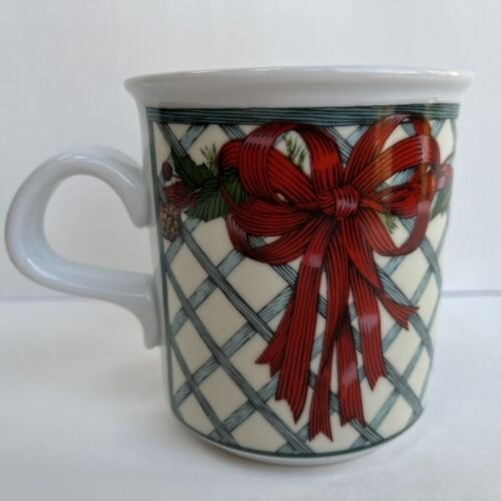 Dansk Nordic Holiday Christmas Holiday Coffee Tea Cup Mug Pine Cone Ribbons Bows